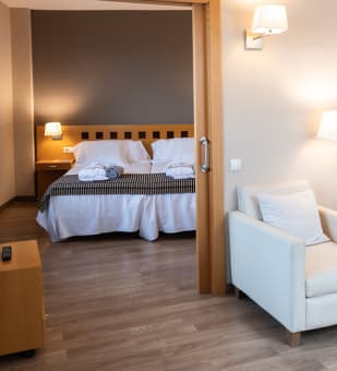 /content/rooms/SuiteHotelPortaventura/hotel-portaventura-habitacion-suite-01