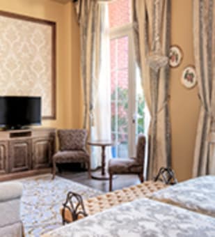 /content/rooms/DeluxeSuperiorLucyHotelMansionDeLucy/hotel-mansion-de-lucy-habitacion-deluxesuperior-02