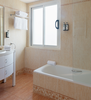 /content/rooms/JuniorSuiteHotelPortaventura/hotel-portaventura-habitacion-junior-suite-01