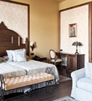 /content/rooms/DeluxeSuperiorLucyHotelMansionDeLucy/hotel-mansion-de-lucy-habitacion-deluxesuperior-03