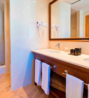 /content/rooms/JuniorSuiteHotelPortaventura/hotel-portaventura-habitacion-junior-suite-01