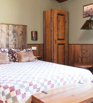 /content/rooms/RiverBungalowHotelColoradoCreek/hotel-colorado-creek-river-bungalow-04