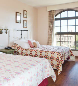 /content/rooms/StandardHotelGoldRiver/hotel-gold-river-standard-01