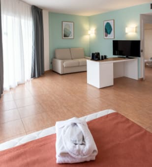 /content/rooms/JuniorSuiteHotelPortaventura/hotel-portaventura-habitacion-junior-suite-03