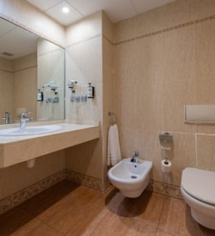 /content/rooms/StandardHotelCaribe/hotel-caribe-habitacion-standard-02