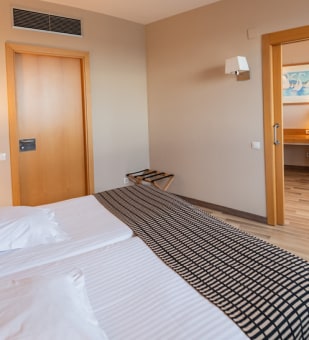 /content/rooms/SuiteHotelPortaventura/hotel-portaventura-habitacion-suite-05