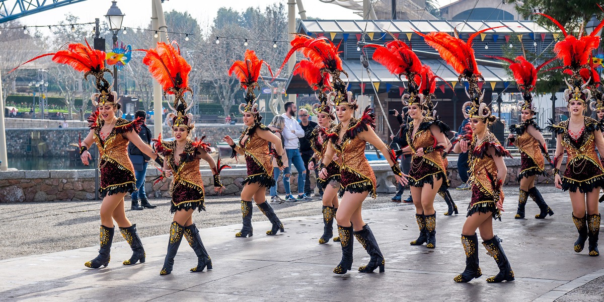 Desfile carnaval comparsa PortAventura World