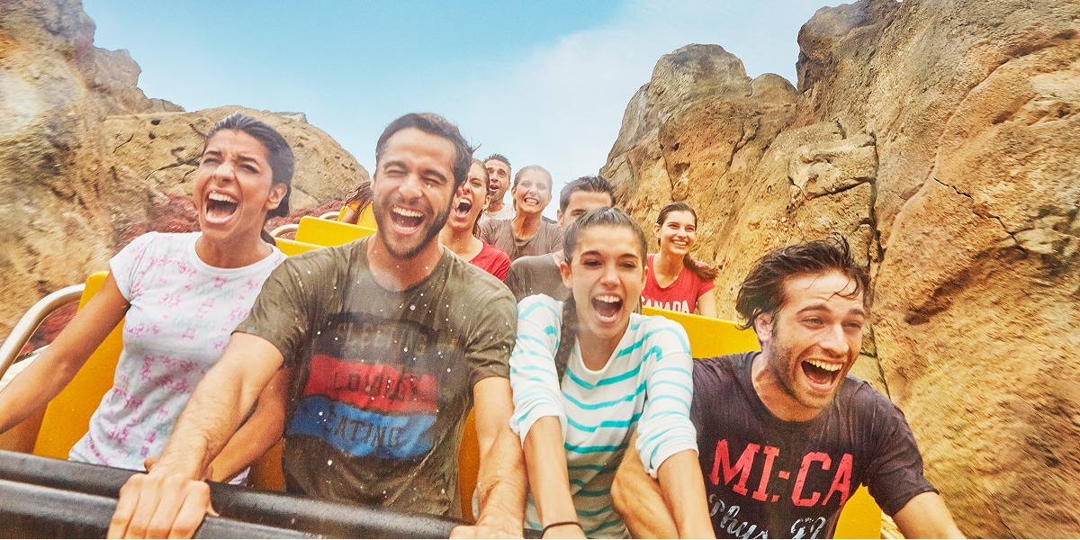 Amigos montados en Tutuki Splash