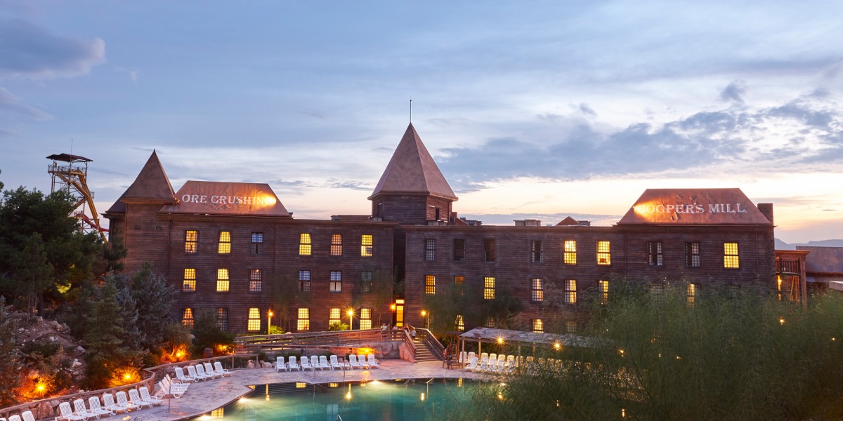 Hotel Gold River al atardecer