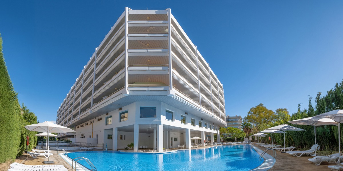 Vista frontal del Hotel Ponient Pirámide Salou.