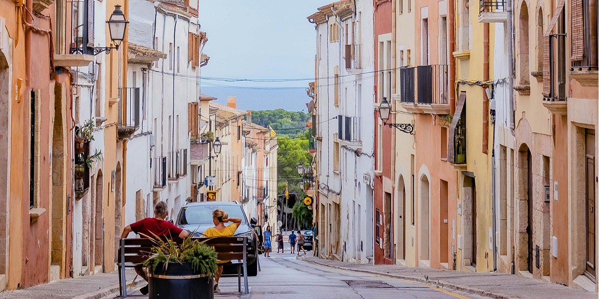 Calle colorida de Altafulla