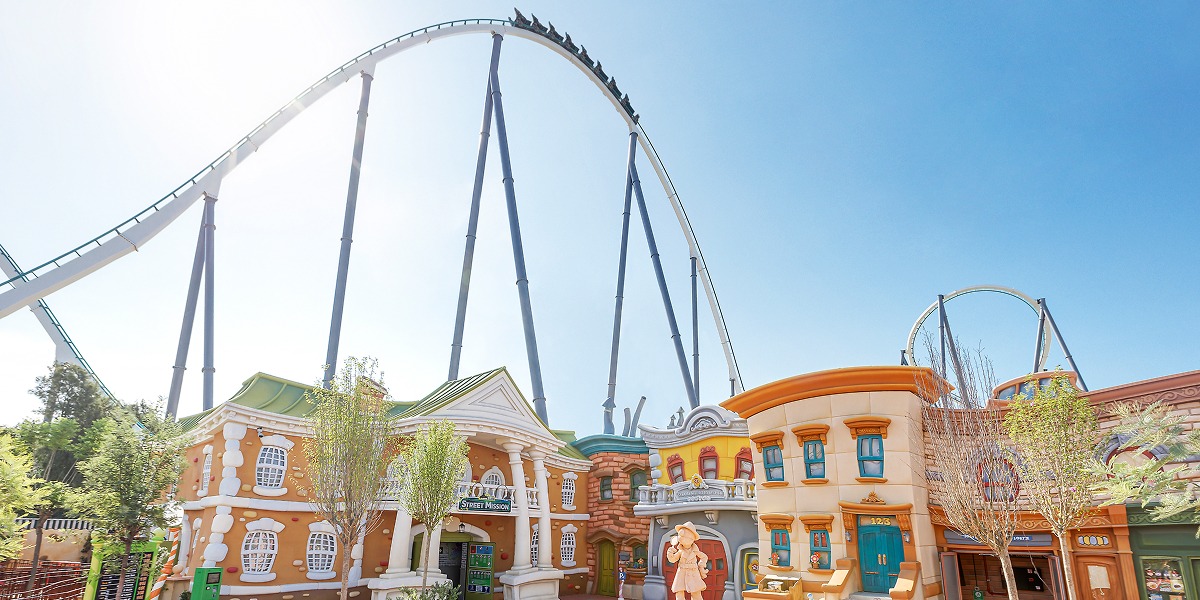 Imagen de PortAventura World con el Shambhala de fondo